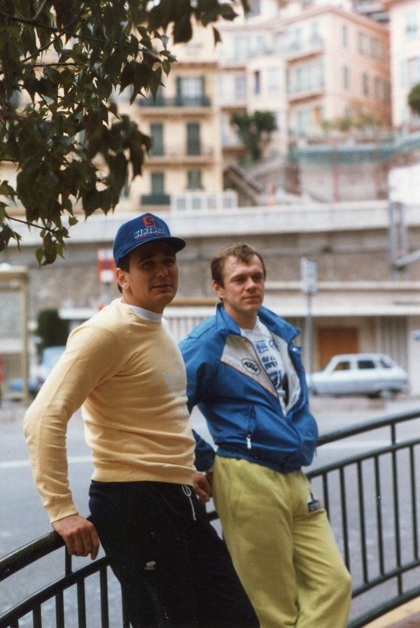 Simo Taimi ja Ari Viiri katsastamassa tontin paikkaa Monacossa 1986